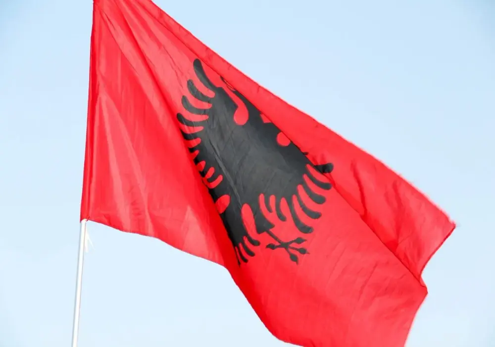 Flaga Albanii - Co naprawdę mówi o historii kraju?