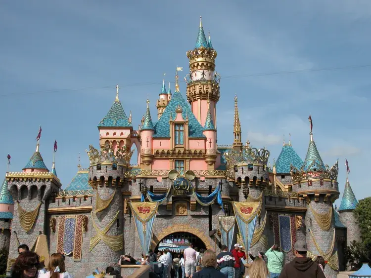 Pierwszy Disneyland na świecie: historia, znaczenie i atrakcje