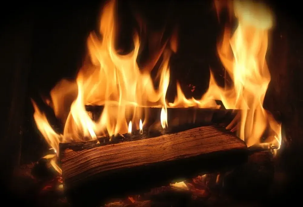 Kto wynalazł ogień? Zaskakujące fakty o jego pochodzeniu i historii