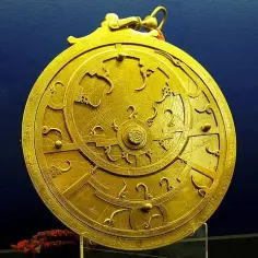 Kto wynalazł kompas i jak wpłynął na historię nawigacji