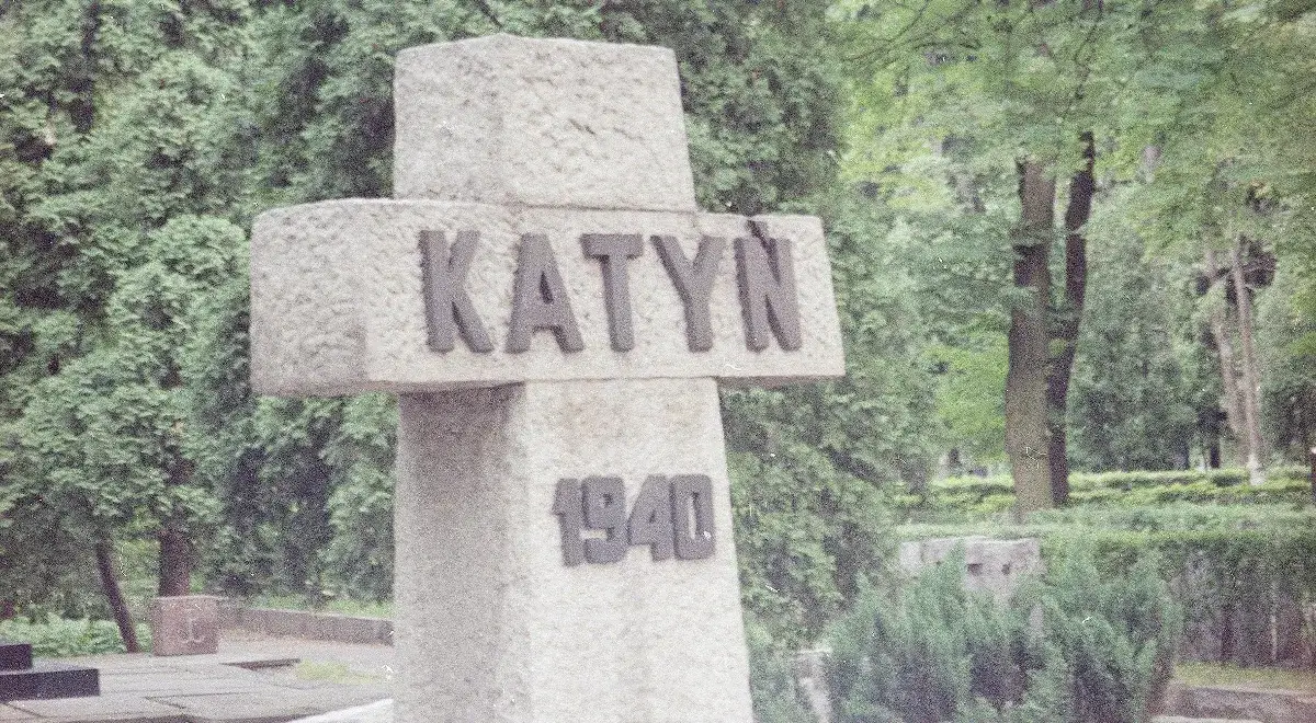 Zdjęcie Kto odkrył zbrodnię katyńską i jakie były tego konsekwencje?