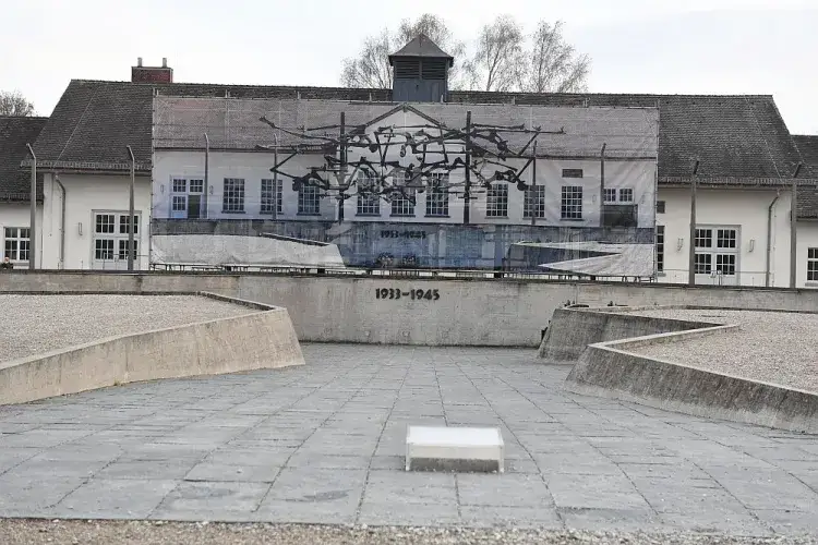 Zdjęcie Pierwszy na świecie obóz koncentracyjny: historia i dziedzictwo Dachau