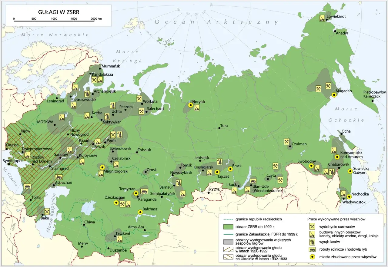 Mapa ZSRR z zaznaczonymi gułagami, symbolizującymi miejsca pracy przymusowej w ramach systemu socjalizmu.