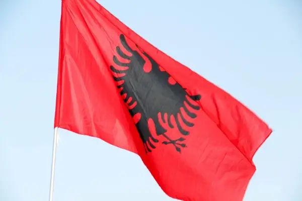 Flaga Albanii - Co naprawdę mówi o historii kraju?