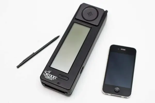 Kiedy powstał pierwszy smartfon? Poznaj IBM Simon i jego historię
