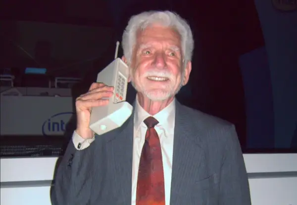 Kto wynalazł telefon komórkowy? Poznaj historię Martina Coopera